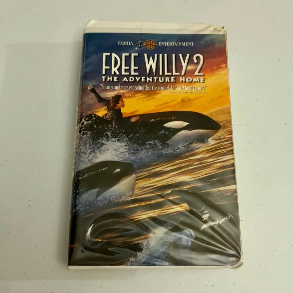 Warner Bros Free Willy 2 The Adventure Home VHS Movie
